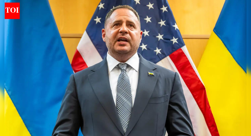 Zelenskyy's Chief of Staff Andrii Yermak Resigns Amid Corruption Probe Following Raid in Kyiv | Ukraine Crisis Deepens