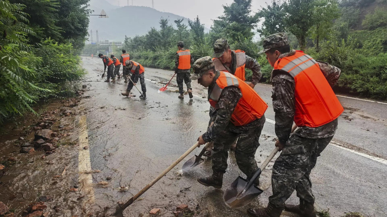 Beijing Floods: 30 Dead, 80,000 Evacuated Amidst Torrential Rains and Rescue Operations in China