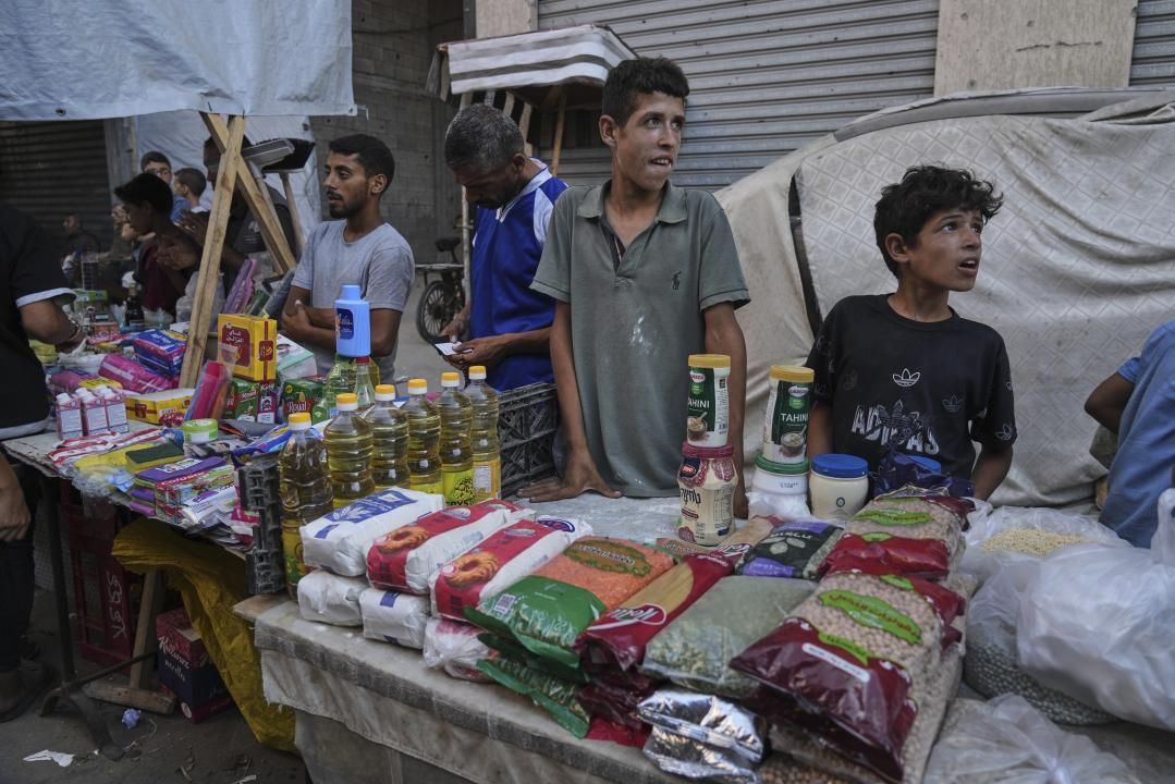 Gaza: Food Aid Sold by Gangs Amid Security Crisis After Israeli Offensive
