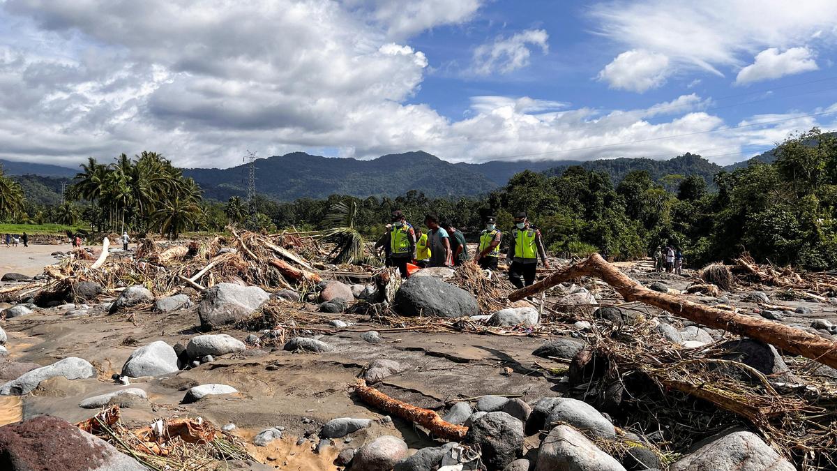 Indonesia Disaster: Sumatra Floods & Landslides Claim 248 Lives, Over 100 Missing in Ongoing Search