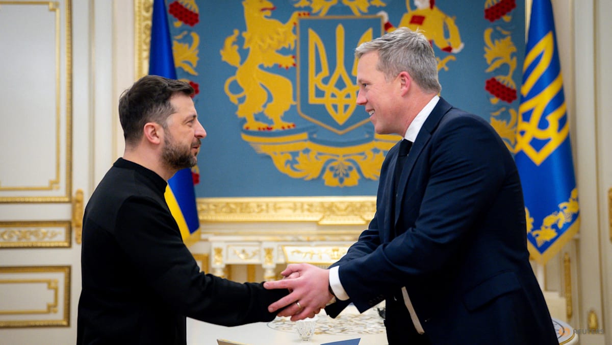 Ukrainian Delegation Heads to US for Crucial Peace Talks Amid Negotiator Change & Escalating War Challenges