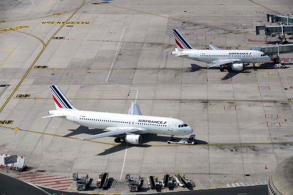 Trump Urges Airlines to Avoid Venezuelan Airspace Amid Safety Concerns