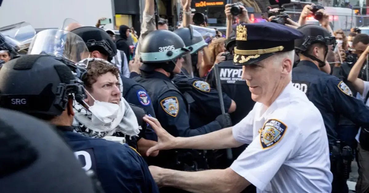 Protesters Arrested in NYC Chinatown Amidst Suspected ICE Activity