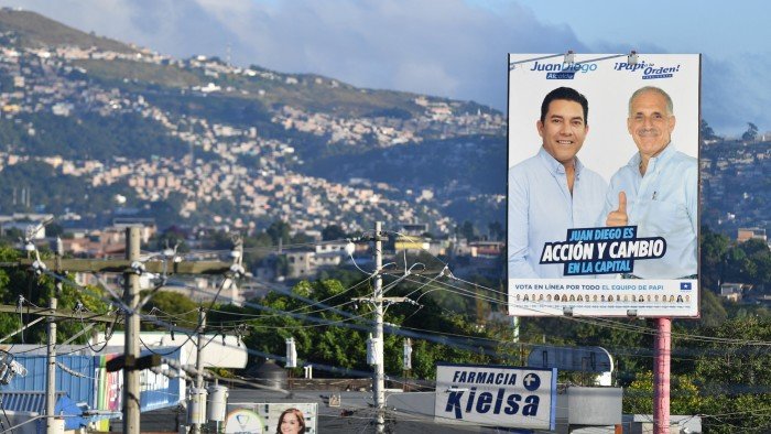 Trump Pledges Pardons for Ex-Presidents as Honduras Faces Tense Election Day