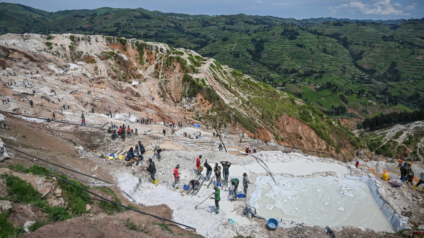 Mine Collapse in Eastern Congo Kills 200