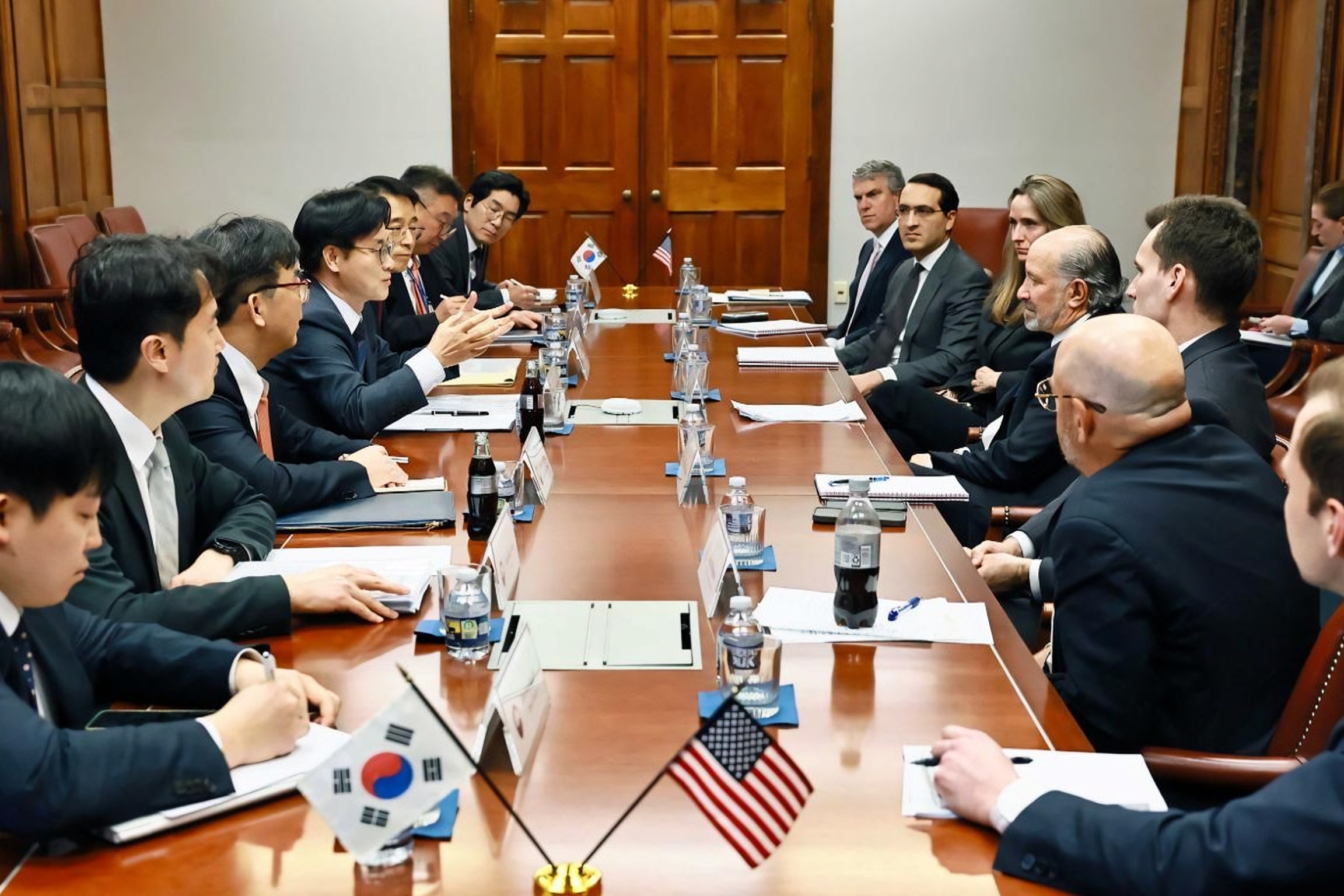 Top trade negotiators rush to US to avert tariff hike