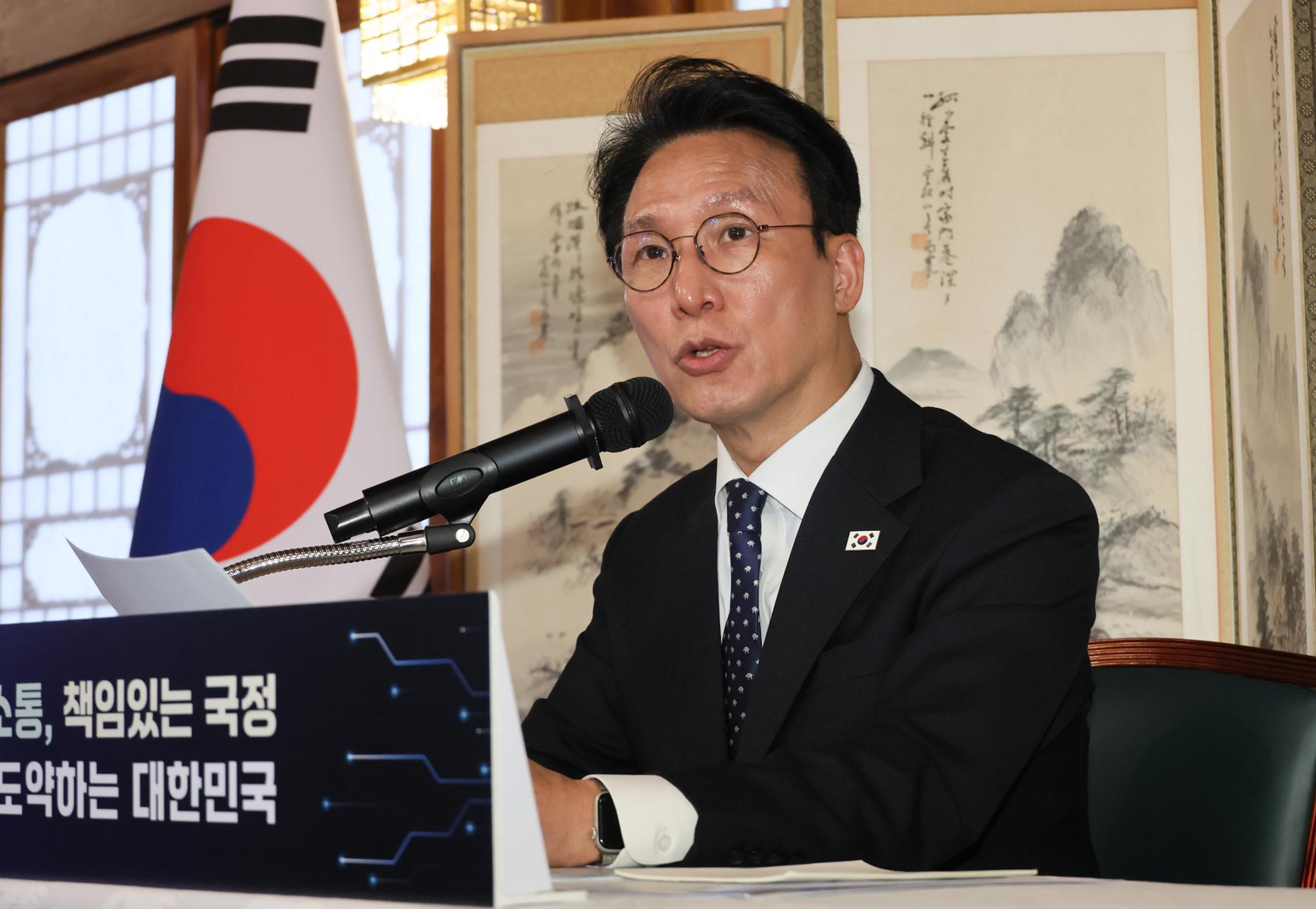 Korea activates hotline with Pence amid Trump's tariff warning