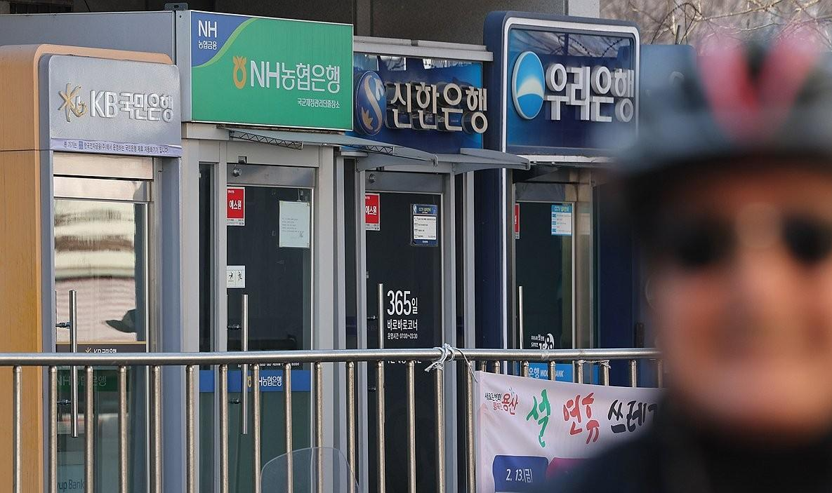 One in Four Korean Households Runs Deficit in Q4, Highest in Six Years