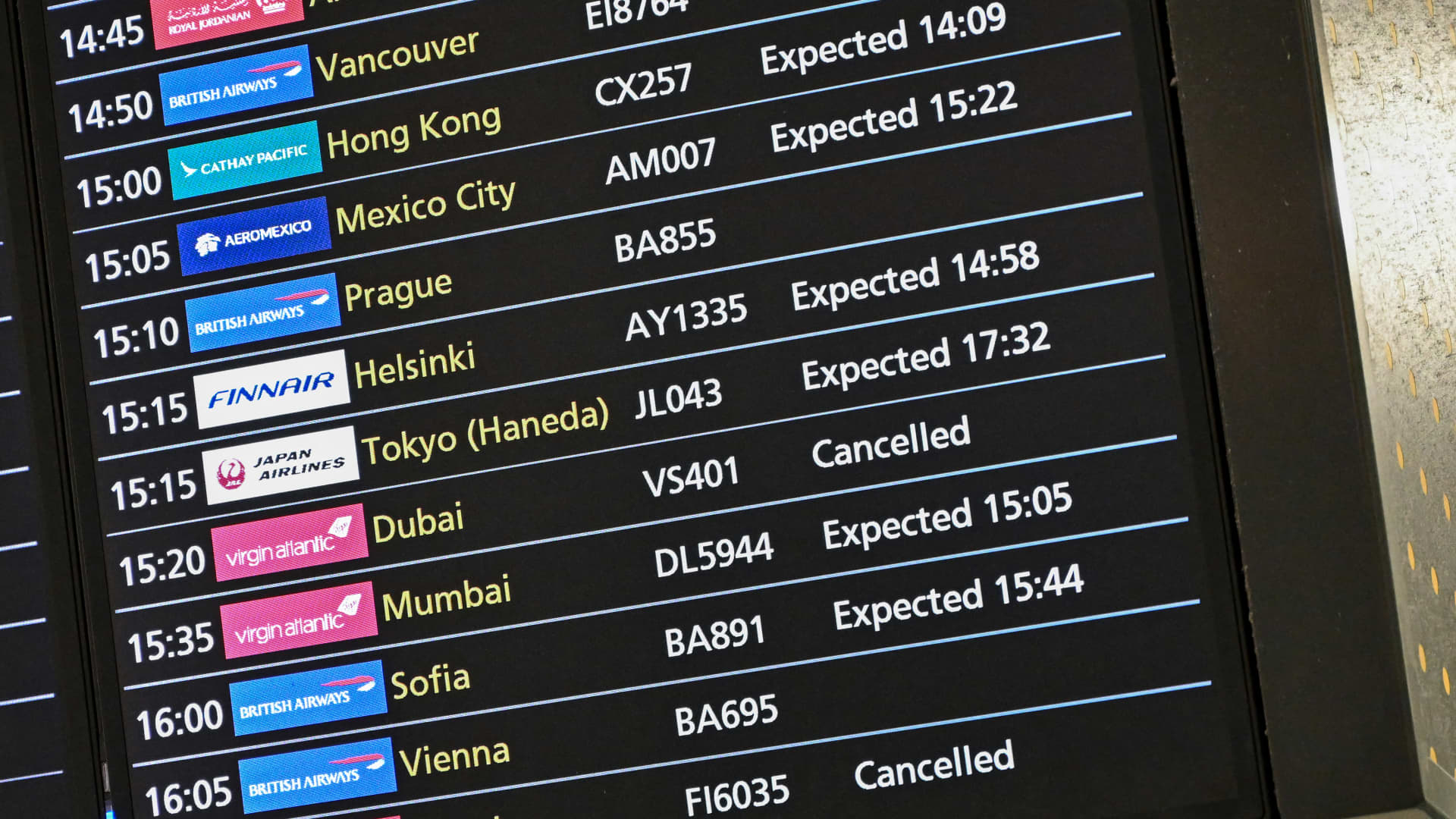 Asian airline stocks drop amid Iran conflict
