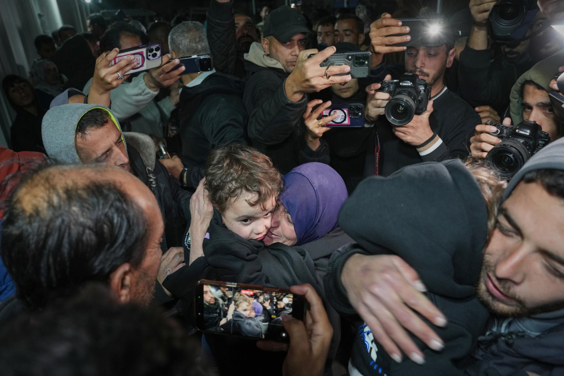 Palestinians Return to Gaza as Rafah Crossing Reopens