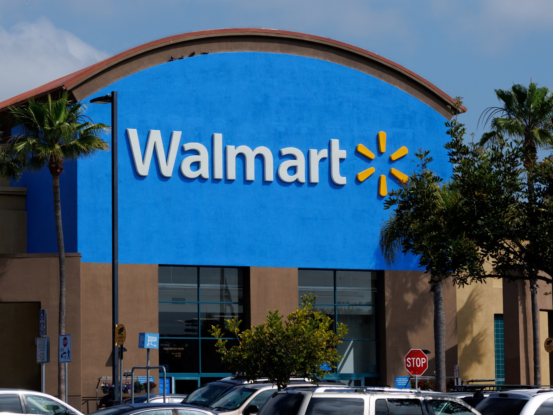 Walmart Hits Trillion-Dollar Market Cap as Trade Deal with India Looms