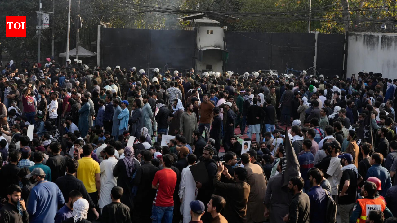 US Marines Open Fire on Protesters Storming Karachi Consulate