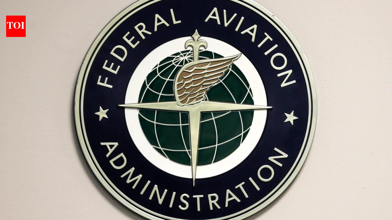 Small plane crashes into Hudson River, pilot and passenger survive