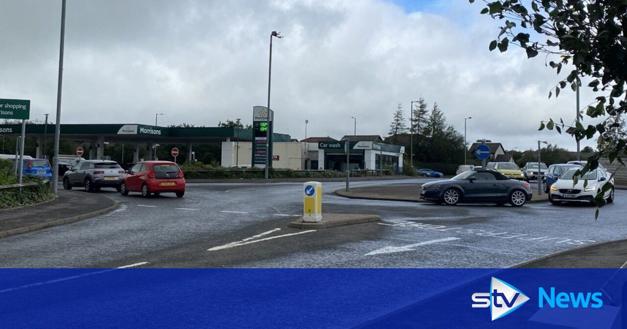 Long queues at UK petrol stations amid fuel price fears
