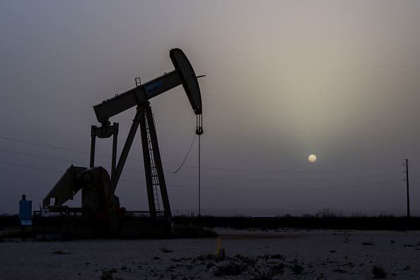 Stocks Slump as Oil Jumps Amid Ongoing Conflict
