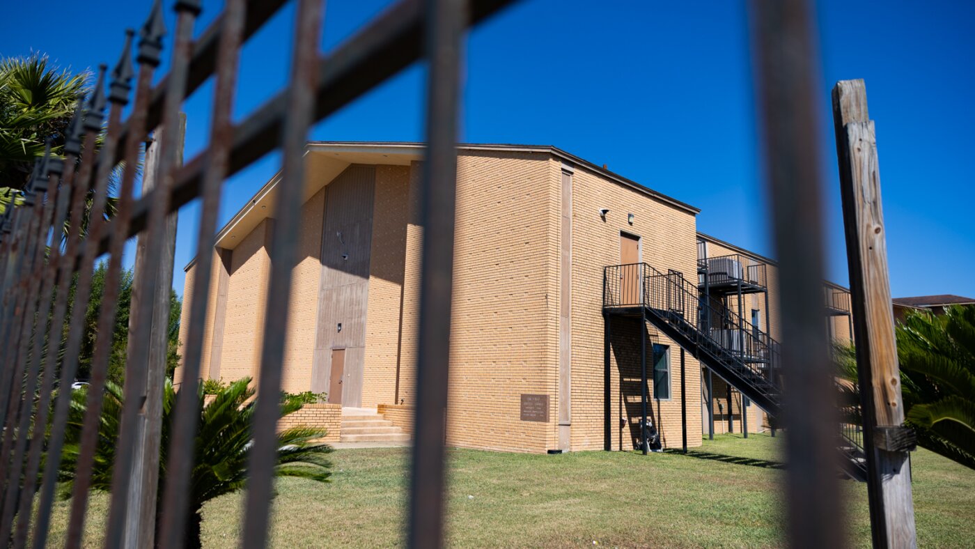 Pregnant migrant girls sent to risky Texas shelter