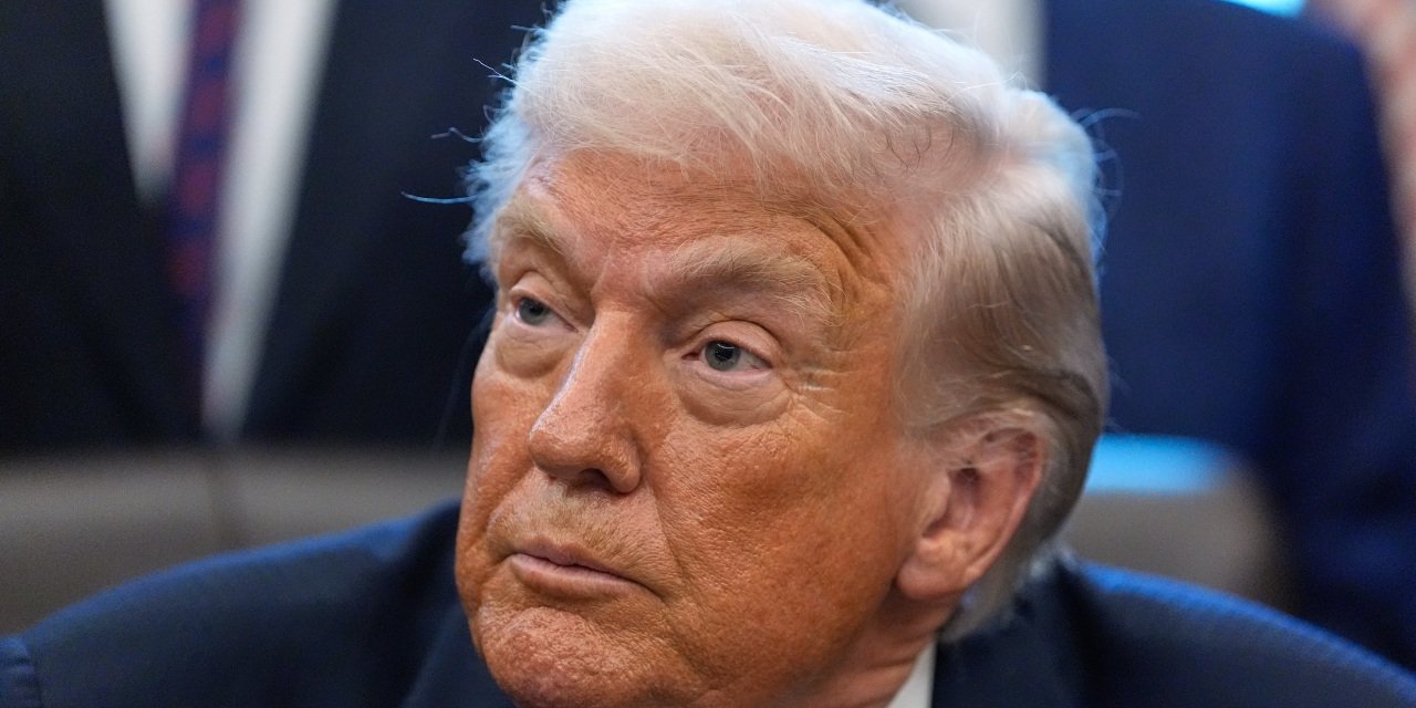 Trump Considers Backing Militias to Overthrow Iran's Government - WSJ