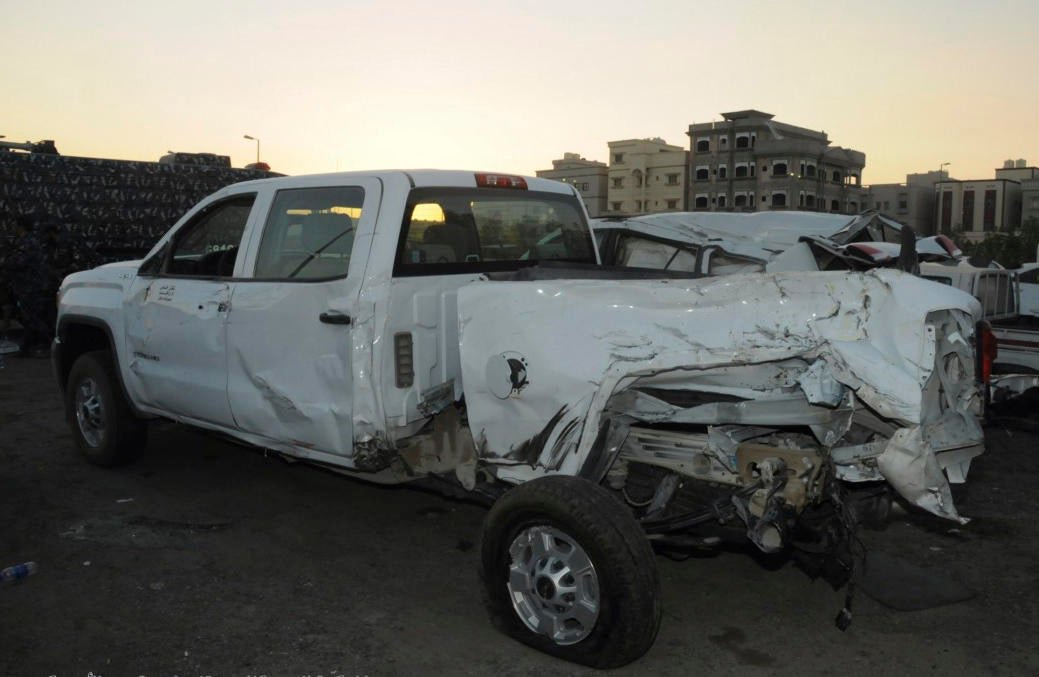 Military questioned over makeshift office spaces in Kuwait where U.S. troops were killed - CBS News