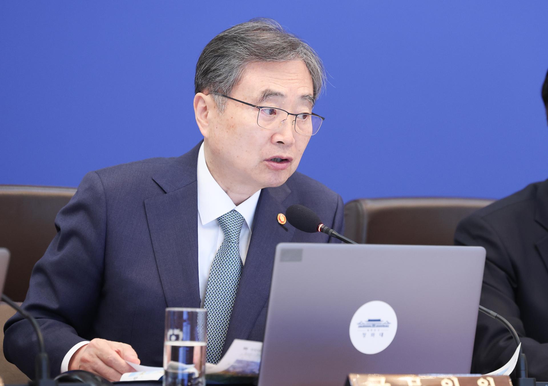 FM Cho Discuss Middle East Conflict, S. Korean Evacuation with UAE