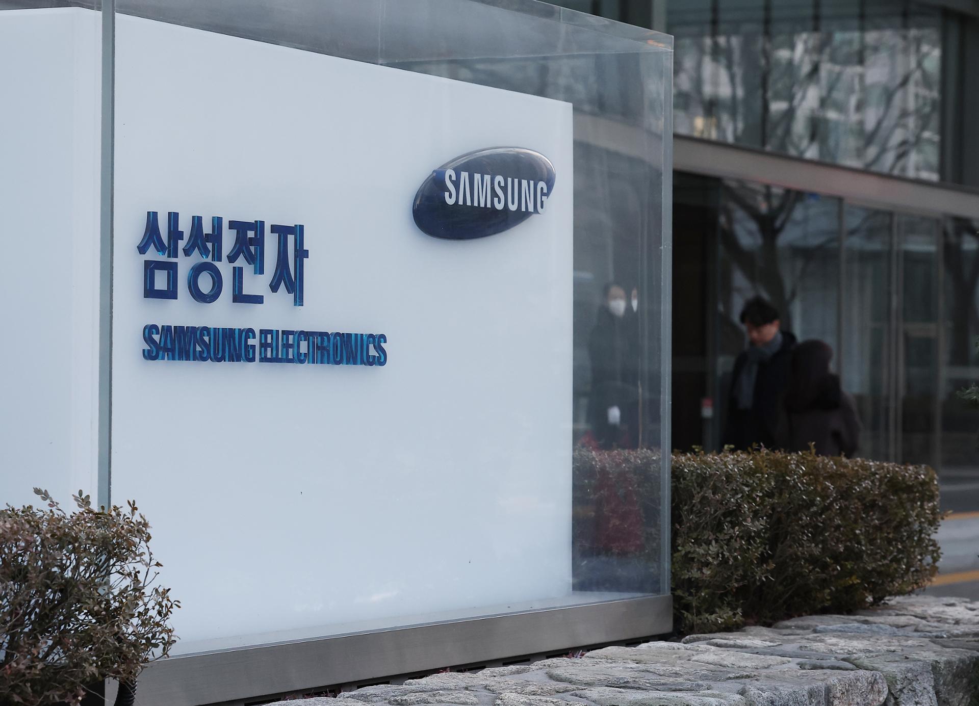 Samsung Shareholders Worry as Union Strike Looms