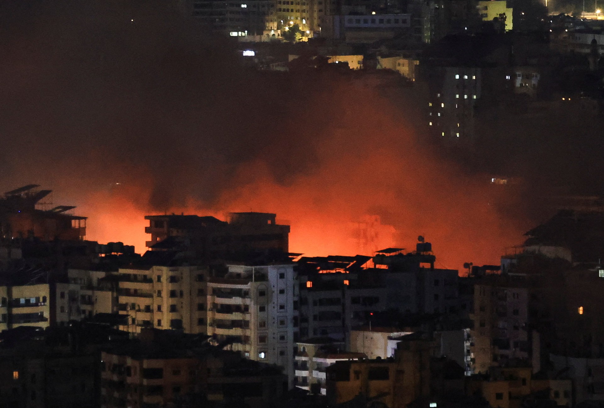 Over 120 Killed in Israel-Lebanon Attacks: Update on Beirut Evacuations and Humanitarian Crisis