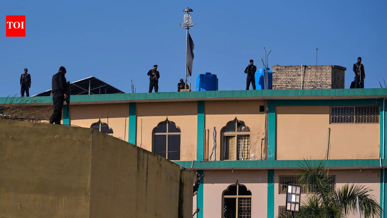 IS claims responsibility for suicide attack at Pakistan Shia mosque