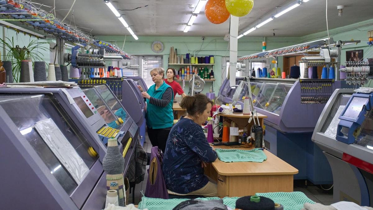 Ukraine businesses struggle amid Russian attacks power cuts