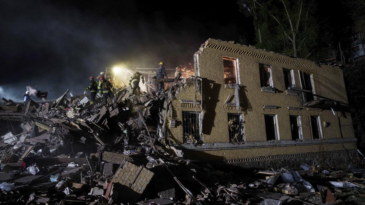Russian Airstrike in Kramatorsk Kills One as U.S. Pushes June Deadline