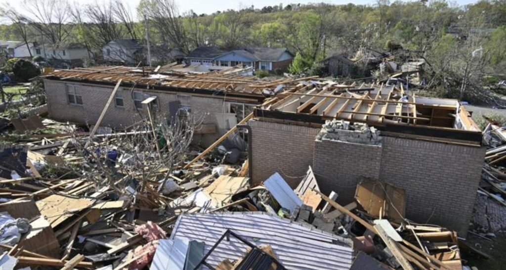 After Tornadoes Ravage Michigan and Oklahoma, Residents Survey Damage