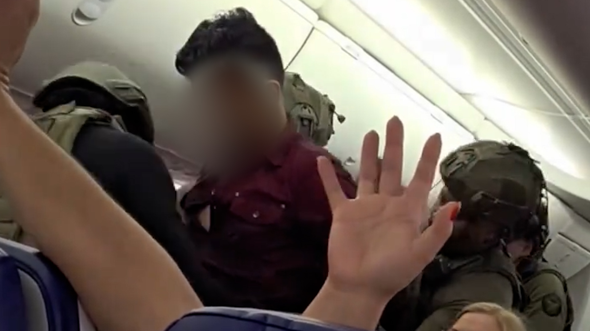 Man Removed From Flight Over Misinterpretation of Prayer Call