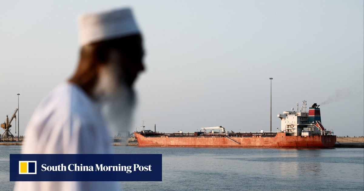Ships in Strait of Hormuz Flash 'China Owner' to Avoid Iran Blockade