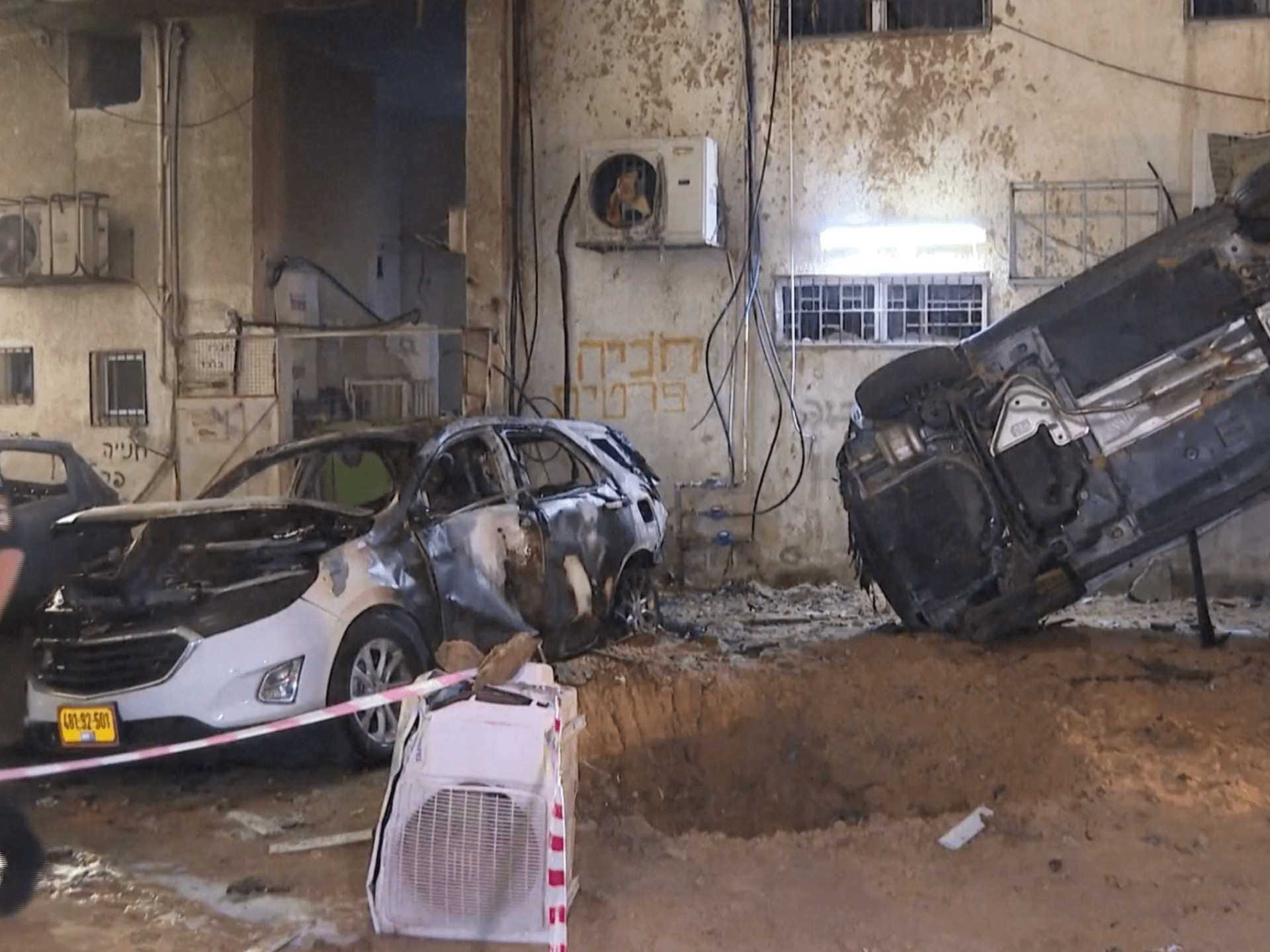 Cars burned in Tel Aviv district by shrapnel