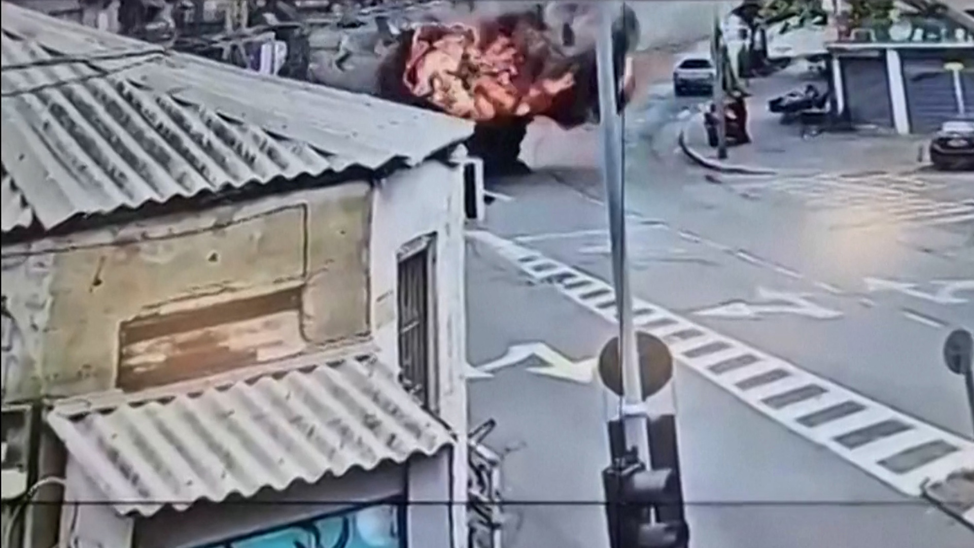 Moment Iranian Missile Hits Tel Aviv