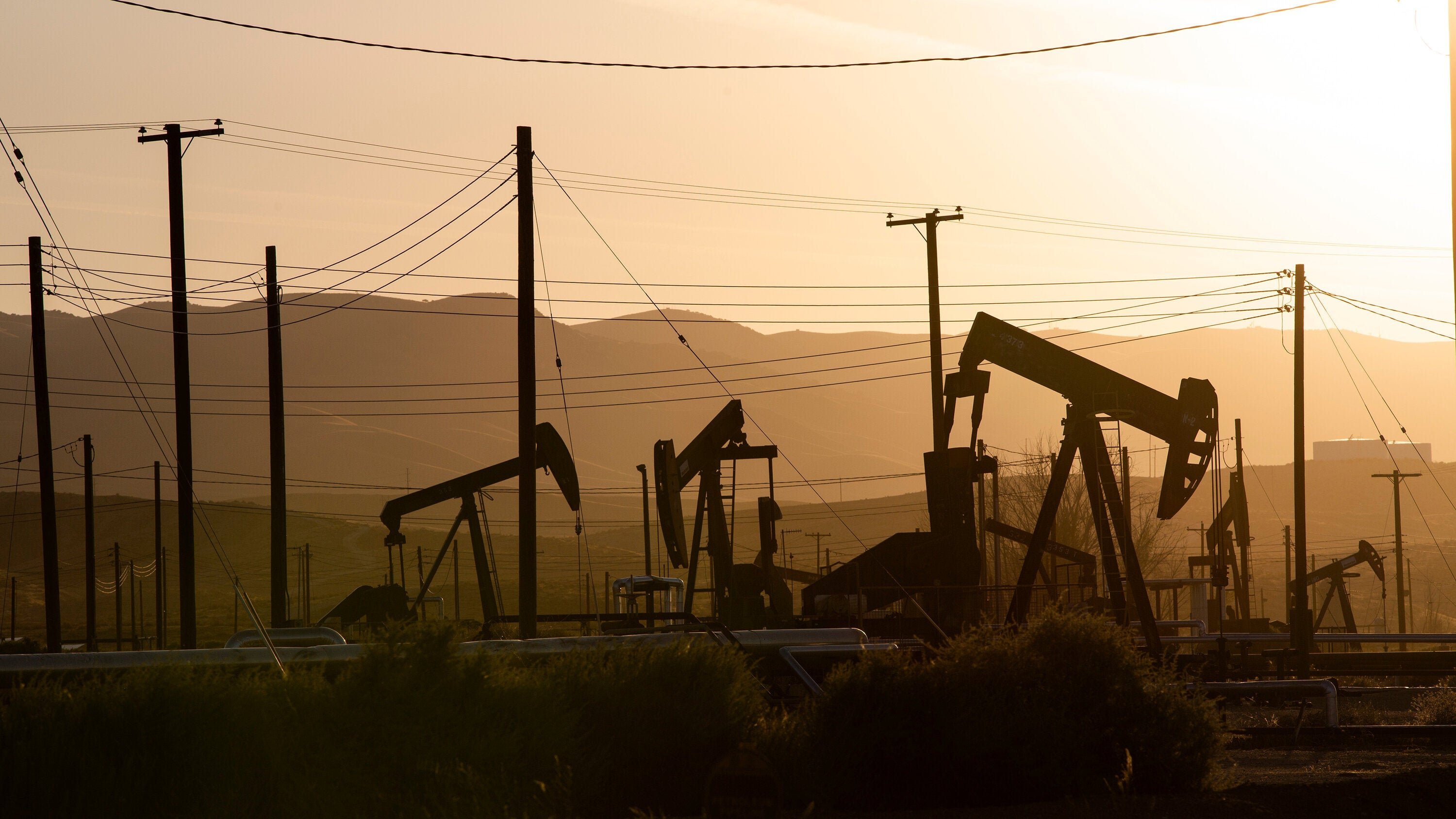 Energy Secretary Warns No Guarantees on Oil Prices