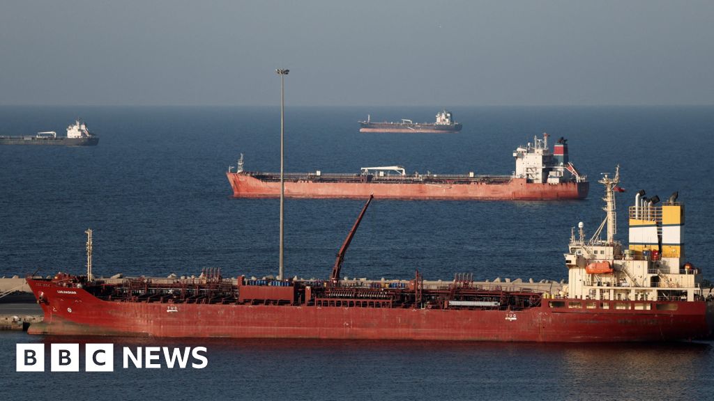 Starmer speaks to Trump about reopening the Strait of Hormuz
