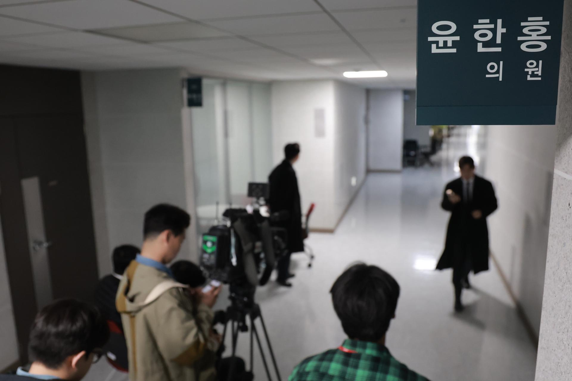 Special Counsel Raids PPP Lawmaker's Home and Office