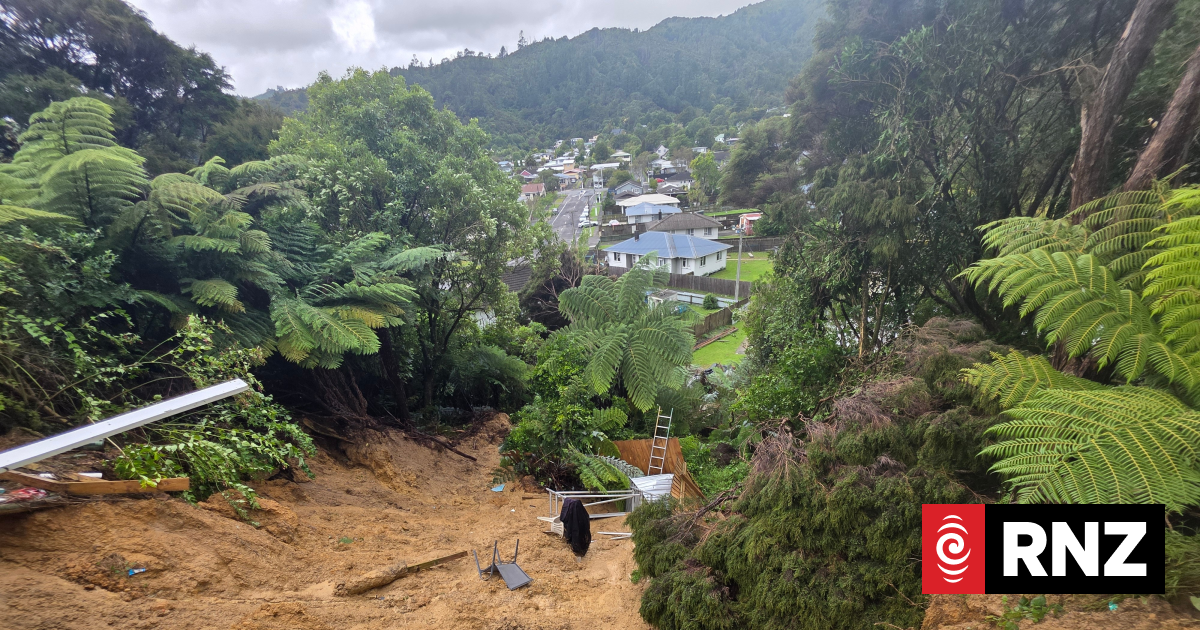 Father and kids escape as large slip threatens home
