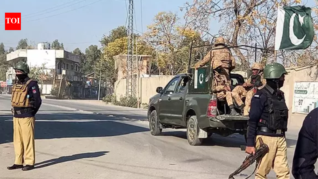 Pakistan: Suicide bomber rams explosive-laden vehicle into security post; 12 killed