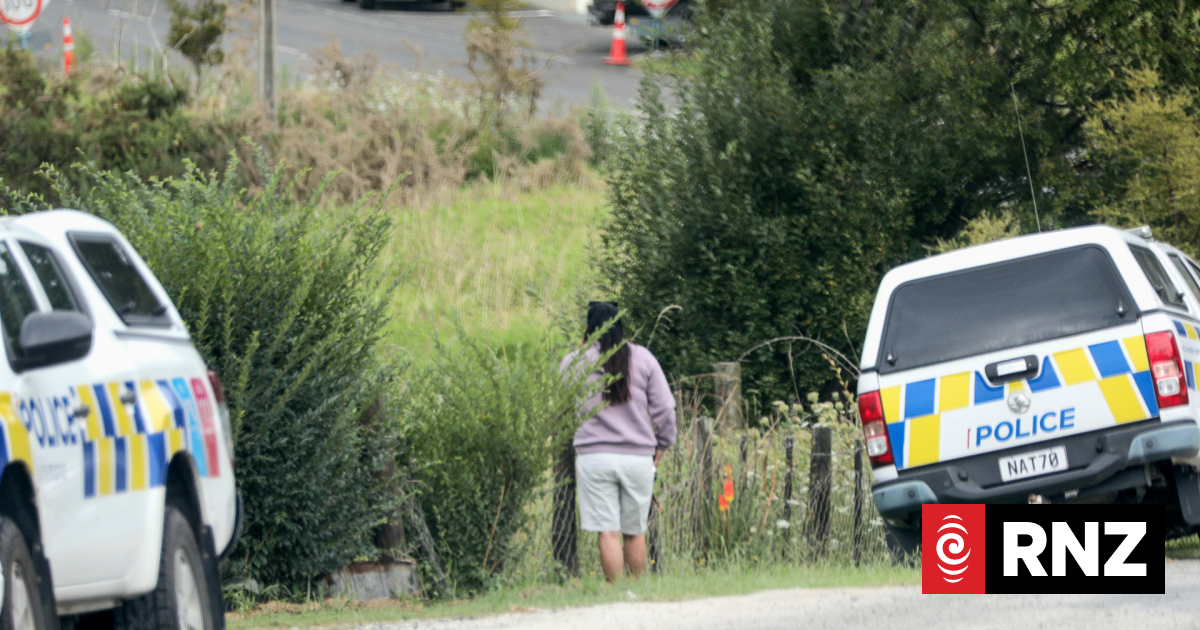 Kaihu community mourns after woman killed by dogs