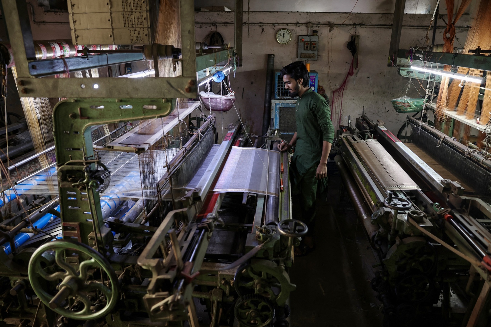 India Cooking Gas Crisis Exposes Textile Workers' Plight