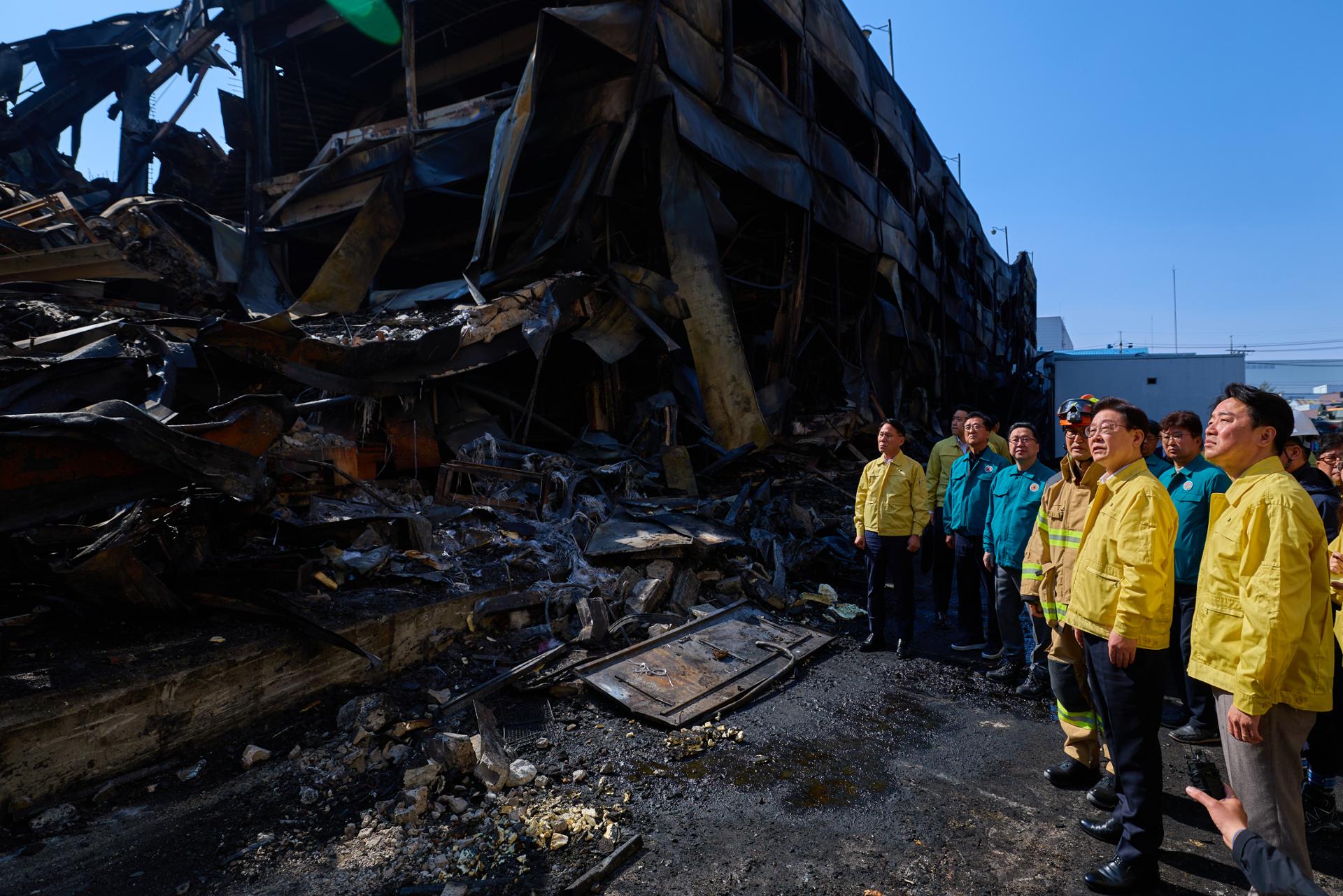Lee Jae Myung vows thorough probe into Daejeon car parts plant fire
