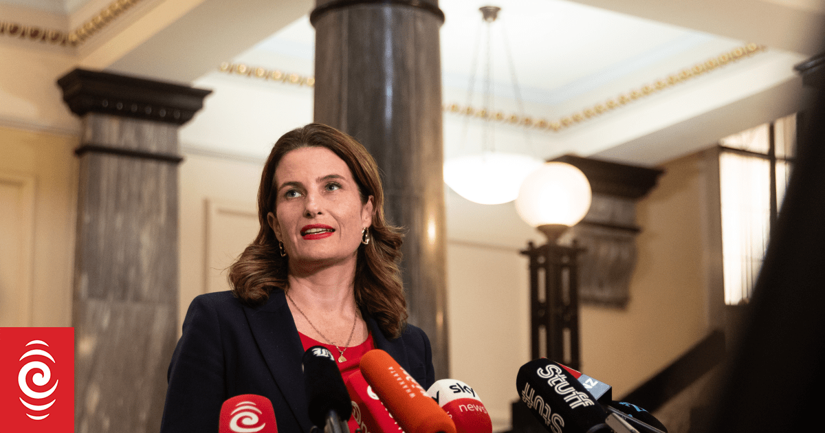 Nicola Willis visits Marsden Point fuel terminal amid energy crisis