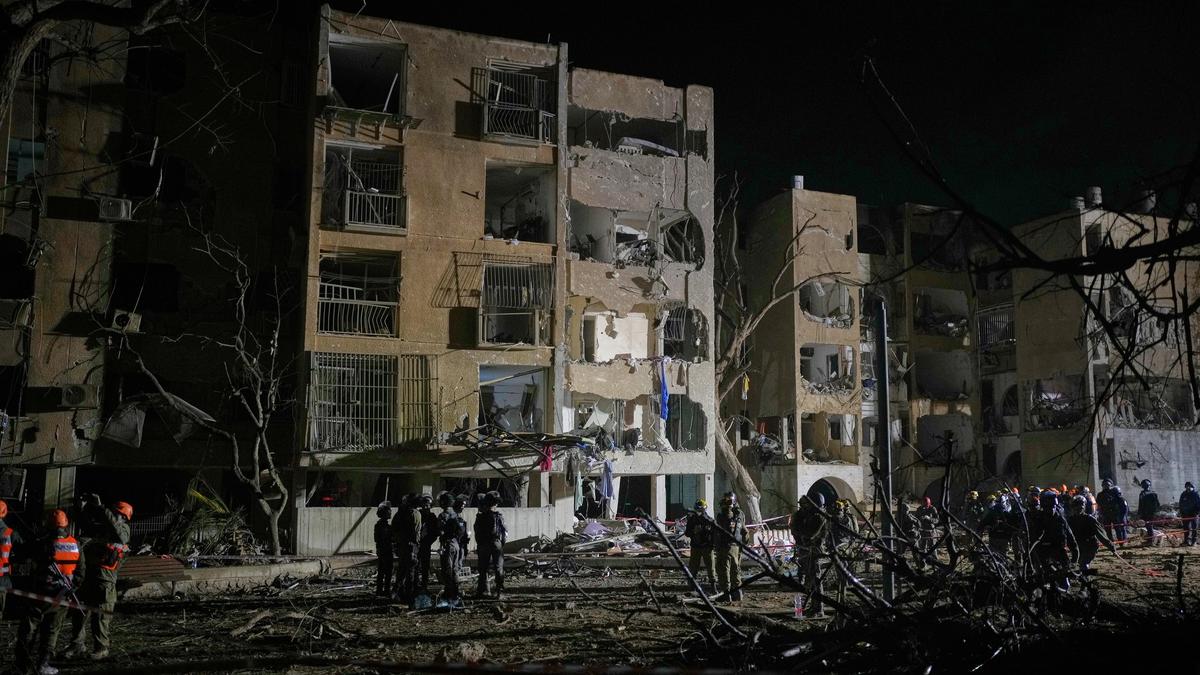 Iran-Israel Conflict Escalation: Over 100 Injured in Missile Strikes