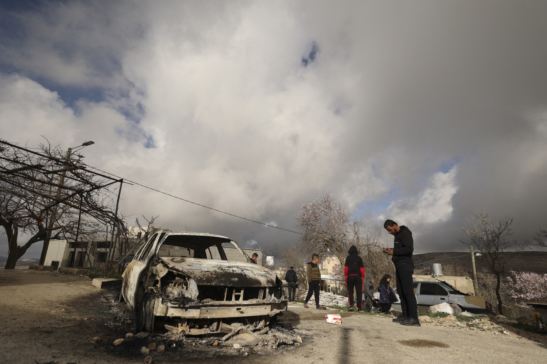 Casualties as Israeli Settlers Burn Homes and Vehicles in the West Bank
