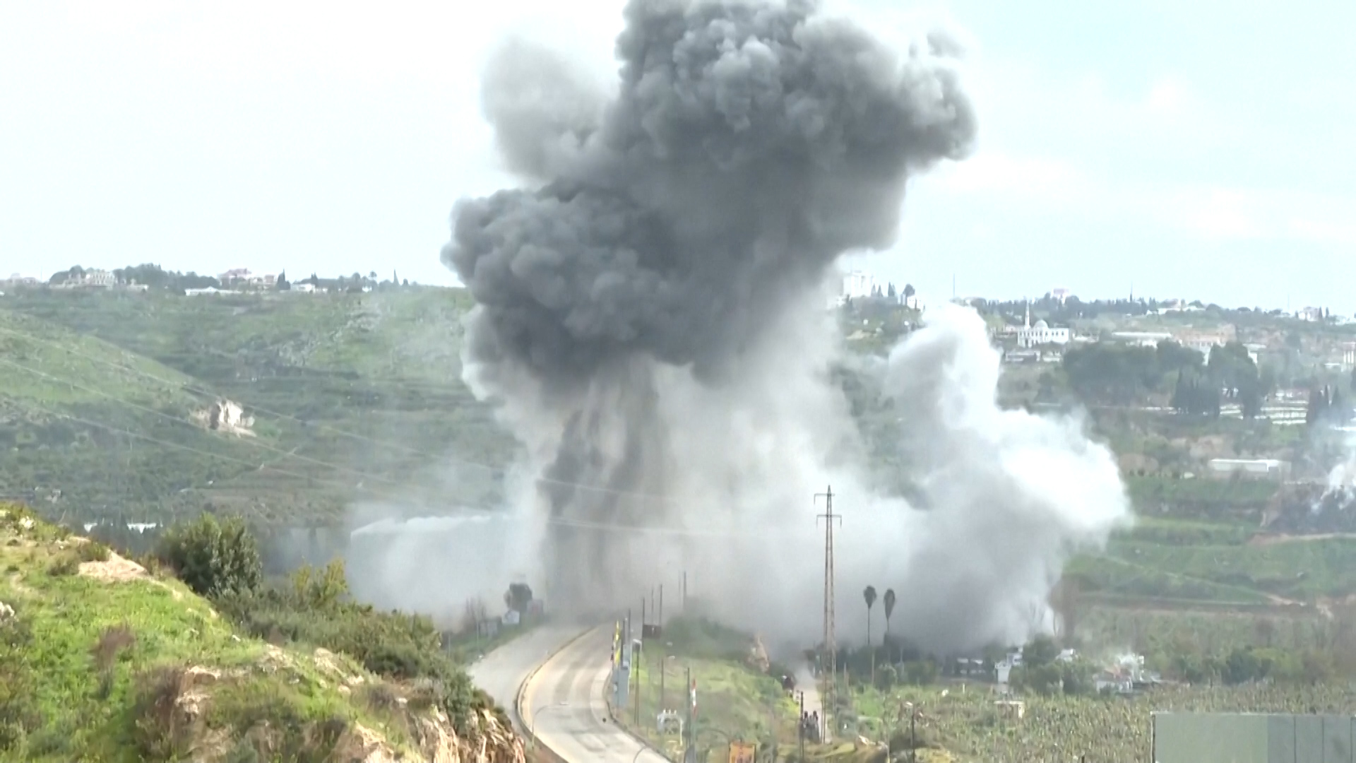 Moment Israeli strike hits bridge in southern Lebanon