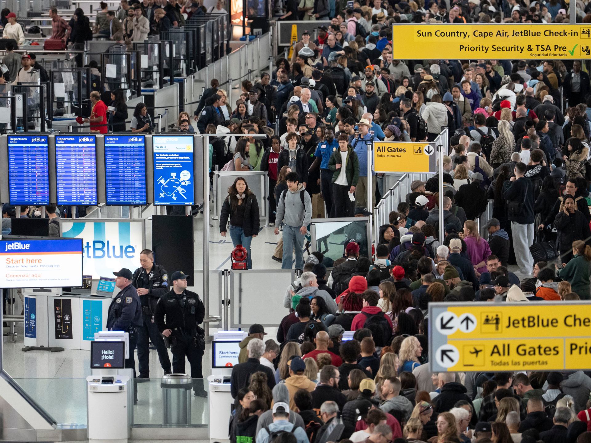 Trump Deploys ICE Agents to US Airports Amid DHS Shutdown Chaos