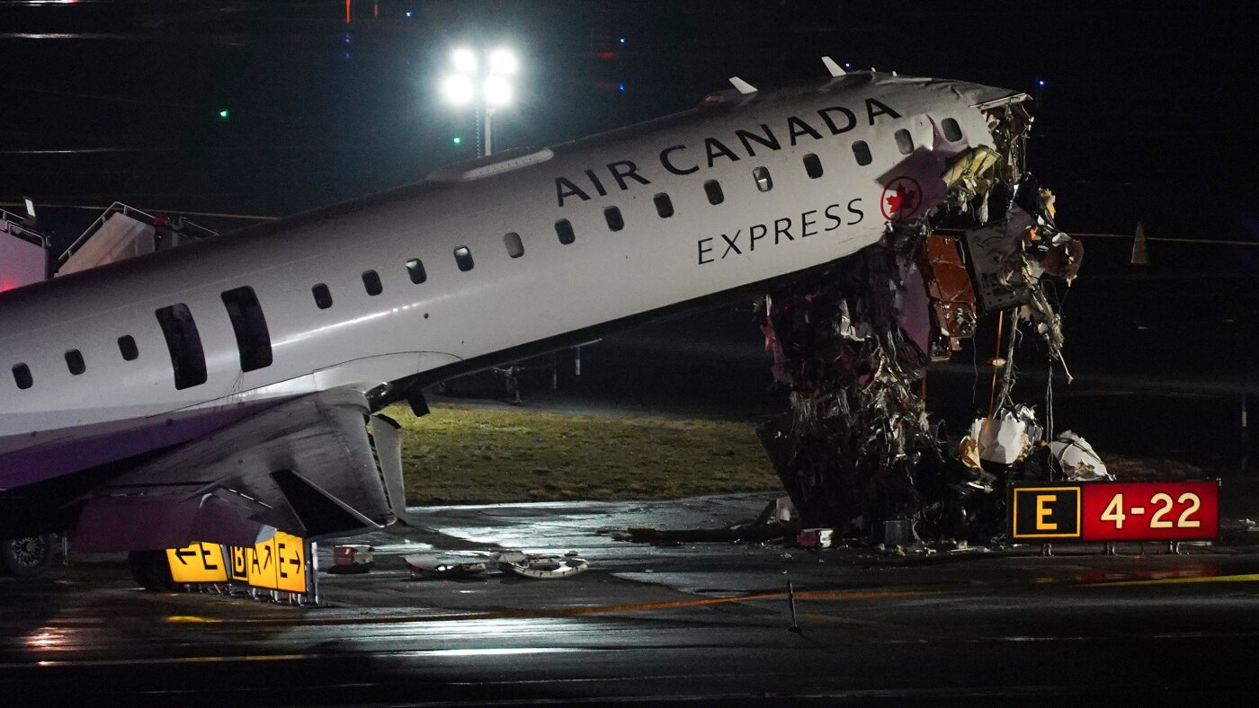New York's LaGuardia Airport Closed After Jet Collides With Firefighting Vehicle