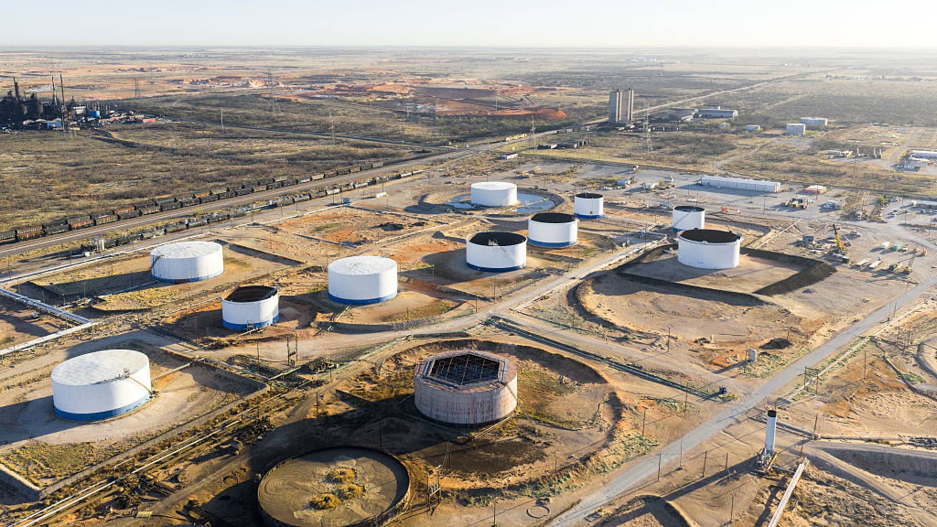 Oil Prices Tumble After Trump Announces Five-Day Halt on Strikes Against Iran Energy Infrastructure