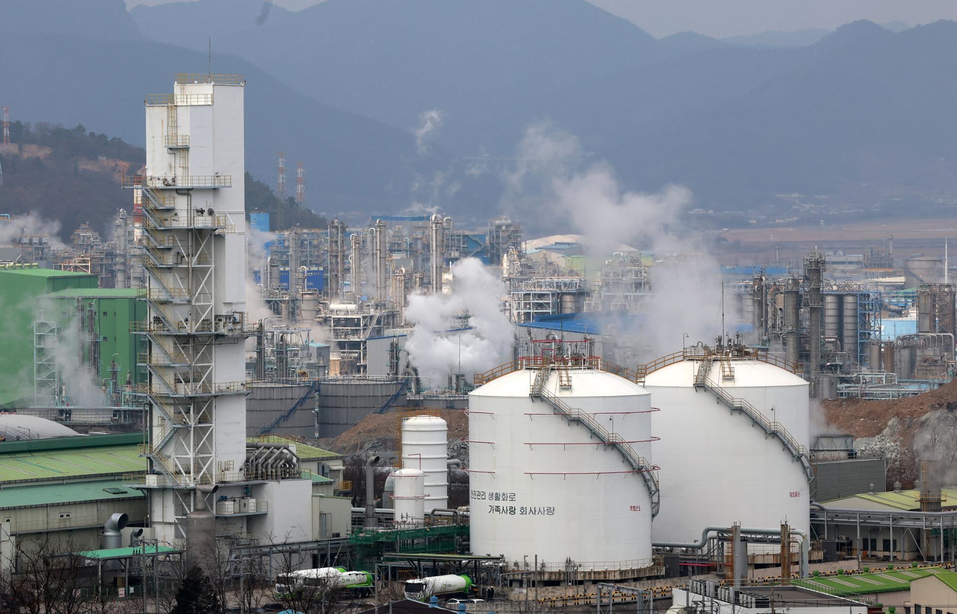 Korea reviews naphtha export restrictions amid Mideast supply disruptions