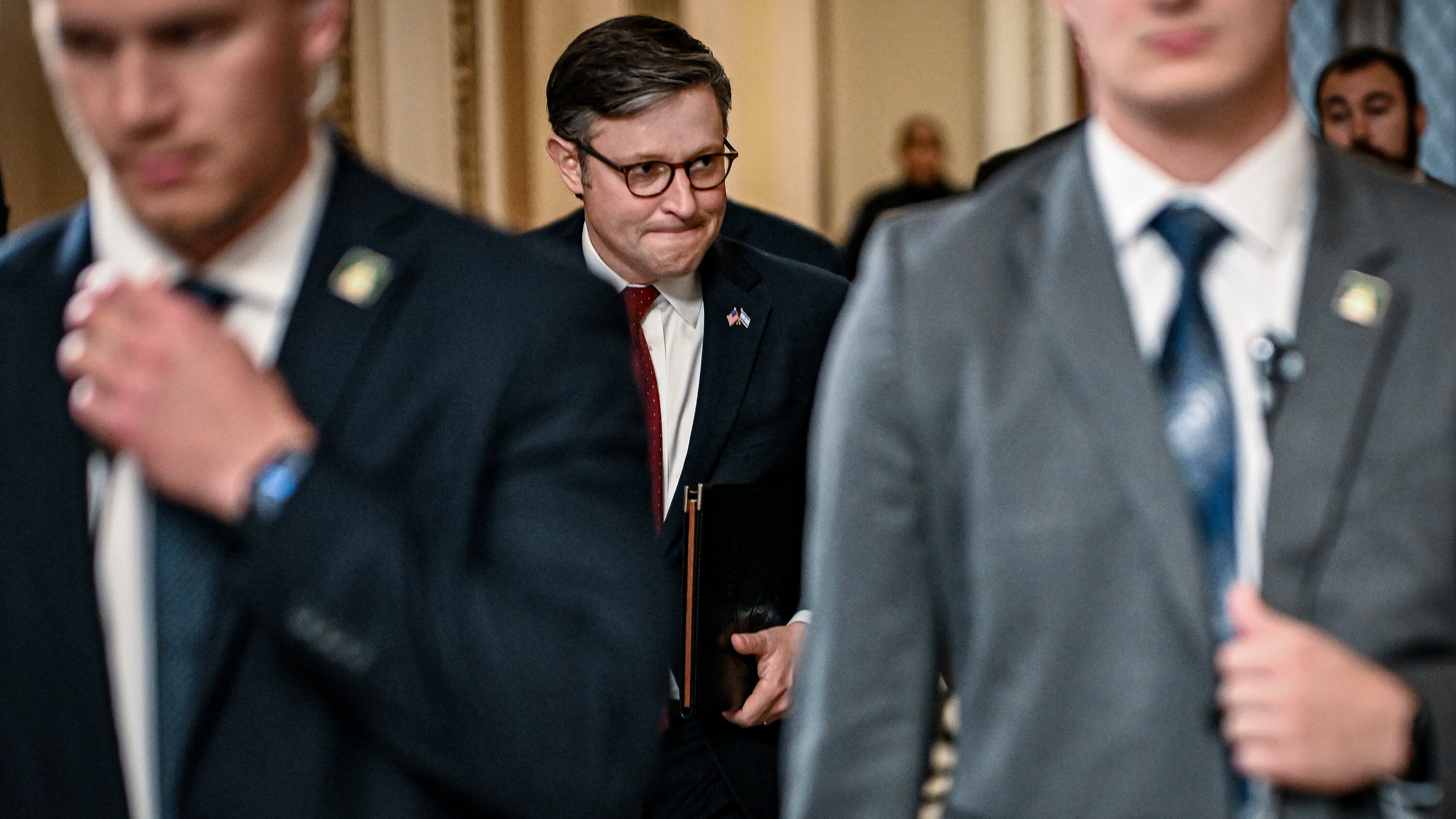 Senators Close in on Deal to End DHS Shutdown - CBS News